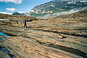 Norvegia regione dello Helgelandd. Visita allo Svartisen, il canalone di rocce levigate dal ghiacciaio.